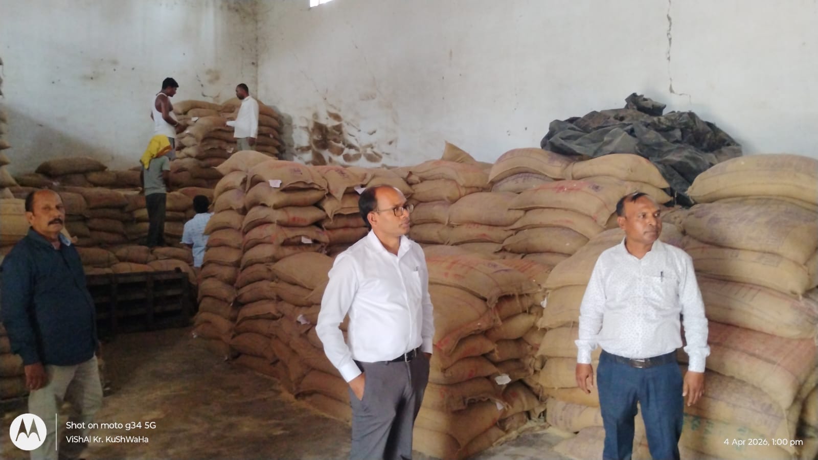 जेएसएफसी गोदाम का एसडीओ ने किया औचक निरीक्षण, स्टॉक और पंजियों की हुई गहन जांच