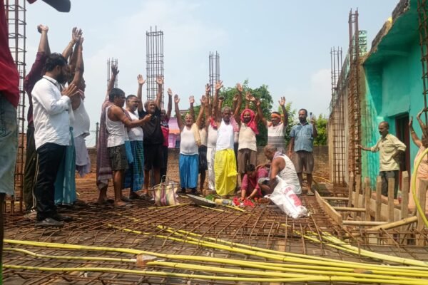 Godda News: पूजा-पाठ के साथ कसबा काली मंडप निर्माण की ढलाई शुरू, ग्रामीणों में हर्ष