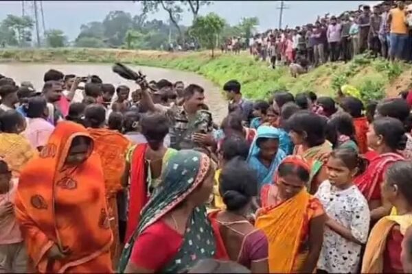 तालाब में डूबी 12 वर्षीय शीतल का शव 20 घंटे बाद बरामद, मची चीख पुकार