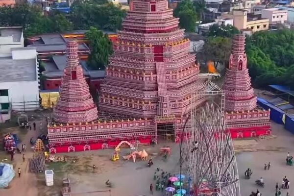 Dhanbad News: जगमगाती लाइटों और गगनचुंबी संरचना से सजी कतरास नगरी, राज्य के सर्वश्रेष्ठ पूजा पंडालों में शामिल हुआ जीएनएम मैदान का पंडाल