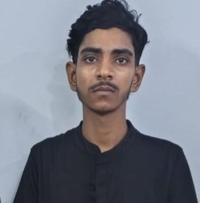 Dhanbad News: मवेशी चोरी के आरोप में युवक गिरफ्तार, दो कारें और मवेशी बरामद