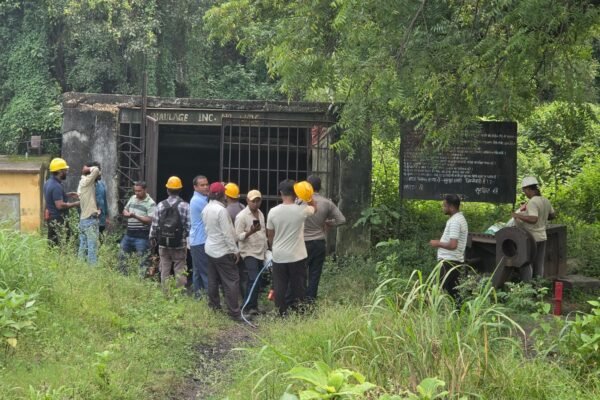 Dhanbad News: आरके माइंस में चोरी का प्रयास, खदान के अंदर 4-5 लोगों के फंसे होने की आशंका