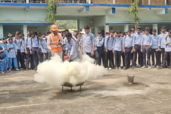 Dhanbad News: शहीद शक्तिनाथ महतो स्मारक इंटर कॉलेज में अग्नि सुरक्षा प्रशिक्षण शिविर आयोजित