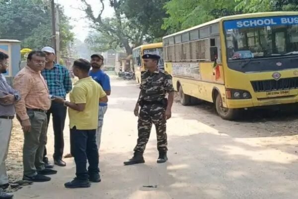 Dhanbad News: गोमो में स्कूली वाहनों पर परिवहन विभाग की सख्ती, 10 वाहनों पर एक लाख का जुर्माना