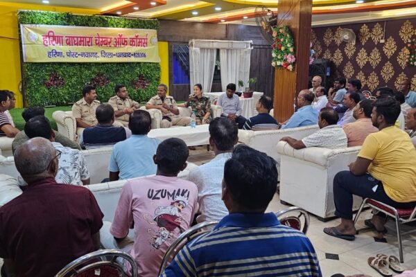 Dhanbad News: पूजा में सुरक्षा को लेकर पुलिस अलर्ट, व्यापारियों से सतर्क रहने की अपील