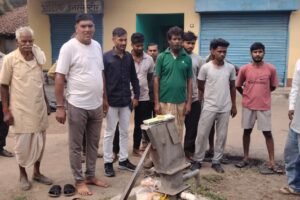 Dhanbad News: भावी मुखिया प्रत्याशी ने समरसेबल पंप लगवाकर जलापूर्ति बहाल कराई