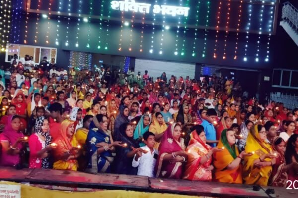 धनबाद शक्ति मन्दिर में दर्शन करने वाले भक्तों की भीड़ ने तोड़ा कई वर्षो का रिकार्ड
