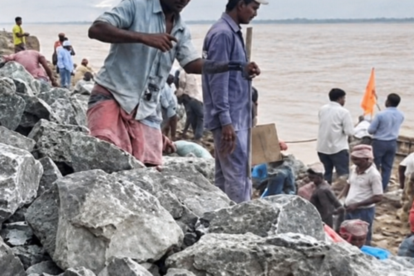 Sahibganj News: महाराजपुर में गंगा कटाव बढ़ा , रेल परिचालन प्रभावित