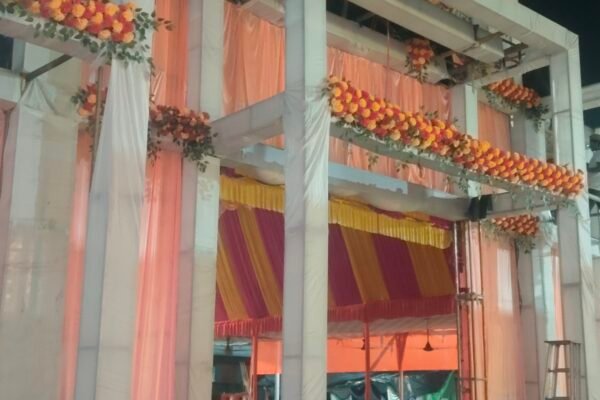 Sahibganj News: तीनपहाड़ मंदिर में दुर्गा पूजा की तैयारी तेज, आकर्षक सजावट से सज रहा पूजा पंडाल