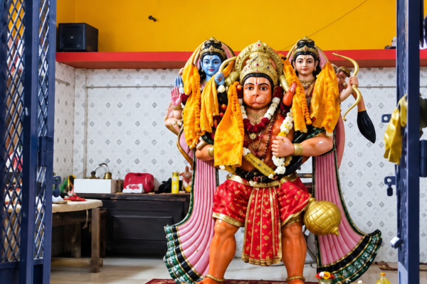 Tinpahar News: बाबूपाड़ा हनुमान मंदिर से ढाई किलो की पीतल की घंटी चोरी, क्षेत्र में बढ़ी चिंता